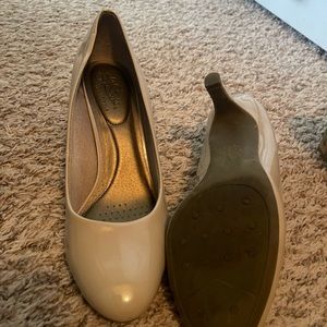 Beige Life Stride Size 10W heels.